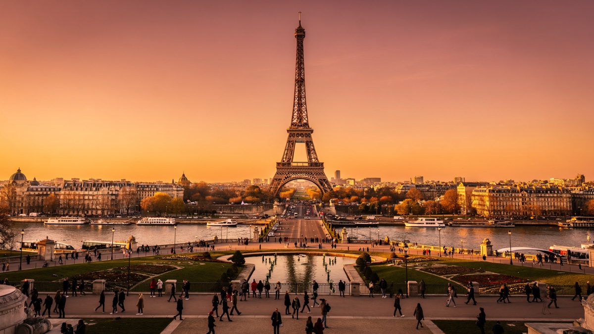Torre Eiffel vista do Trocadéro ao pôr do sol em Paris